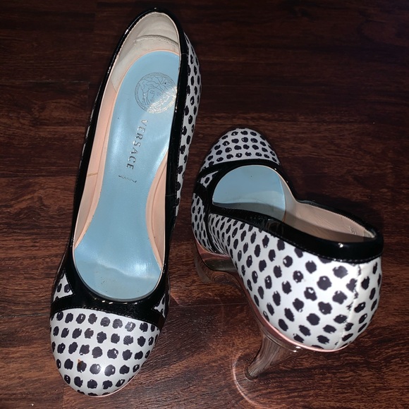 Shoes - Picture 1 of 4